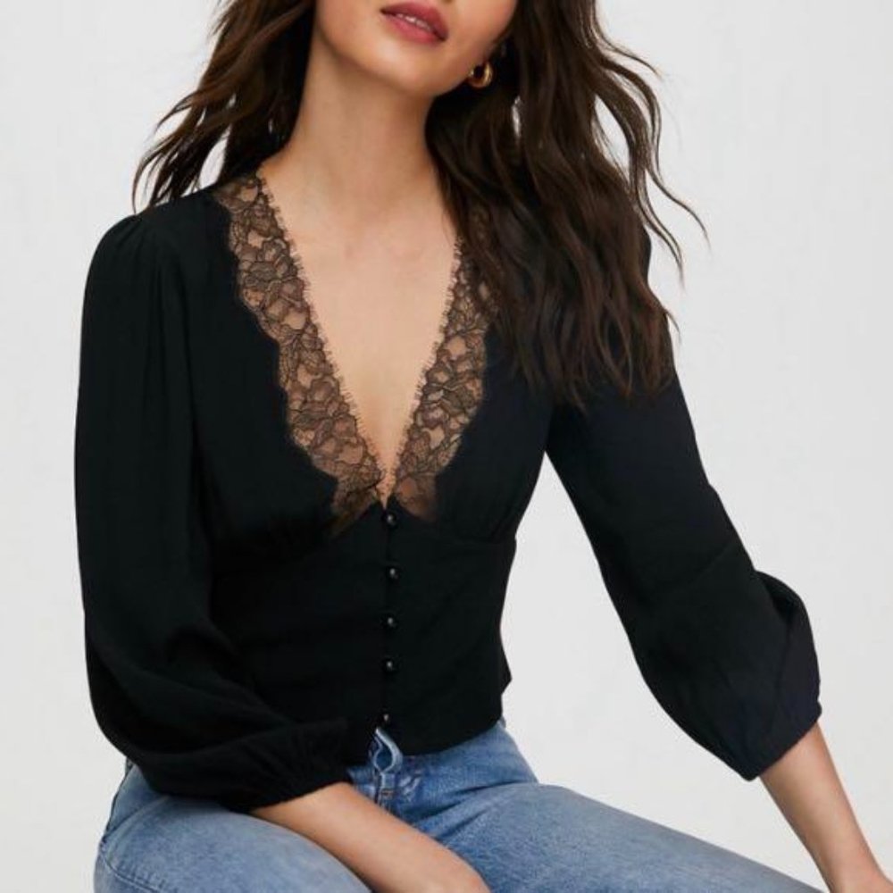 Aritzia Wilfred Romance Me Blouse